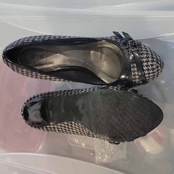 Heels - Picture 2 of 2